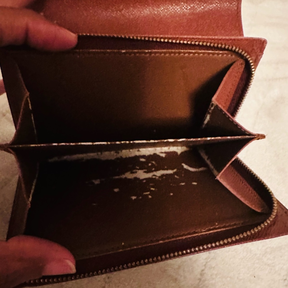 Louis Vuitton Monogram Wallet with Gold Hardware-chain not included. - Picture 8 of 10
